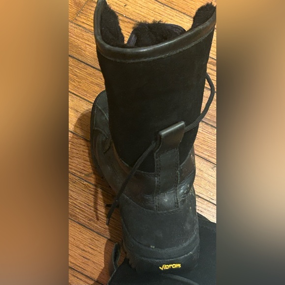 Ugg vibram waterproof boots s/n Adirondack size 9 unisex - Picture 5 of 10